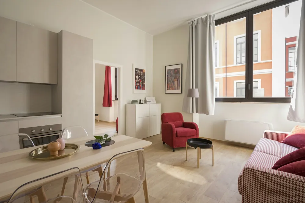 Light-filled apartment with a generous living and dining area